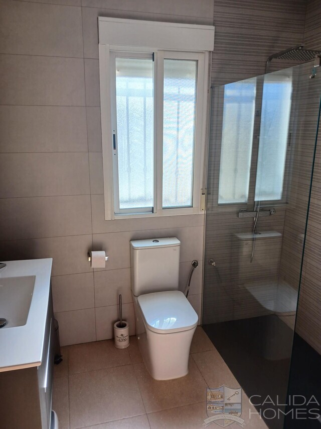 Villa Blanca: Resale Villa for Sale in Cantoria, Almería