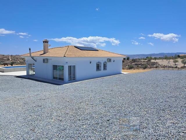 Villa Blanco: Resale Villa for Sale in Albox, Almería