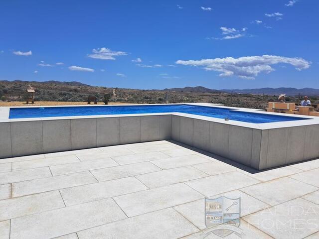 Villa Blanco: Resale Villa for Sale in Albox, Almería