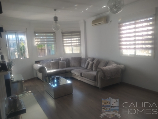 Villa Preciosa: Resale Villa for Sale in Arboleas, Almería