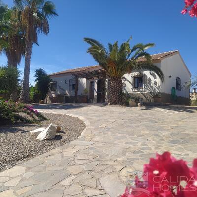 Villa Bloom : Resale Villa in Arboleas, Almería