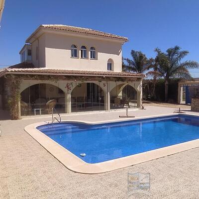 Villa Blossom : Resale Villa in Arboleas, Almería