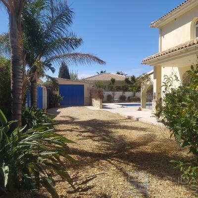 Villa Blossom : Resale Villa in Arboleas, Almería