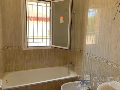 Villa Bonita: Resale Villa in Oria, Almería
