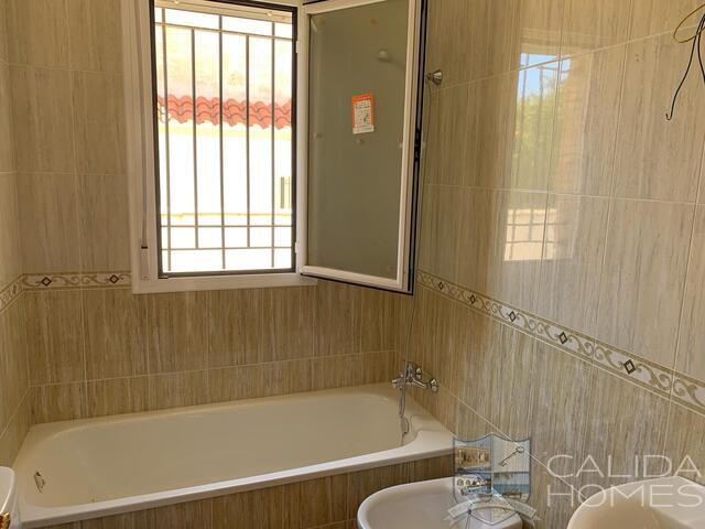 Villa Bonita: Resale Villa for Sale in Oria, Almería