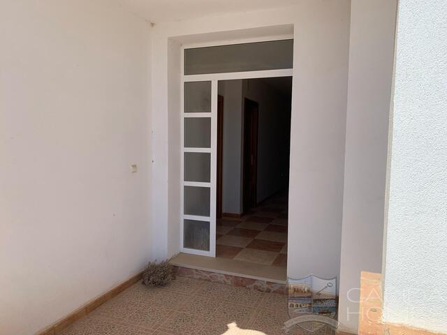 Villa Bonita: Resale Villa for Sale in Oria, Almería