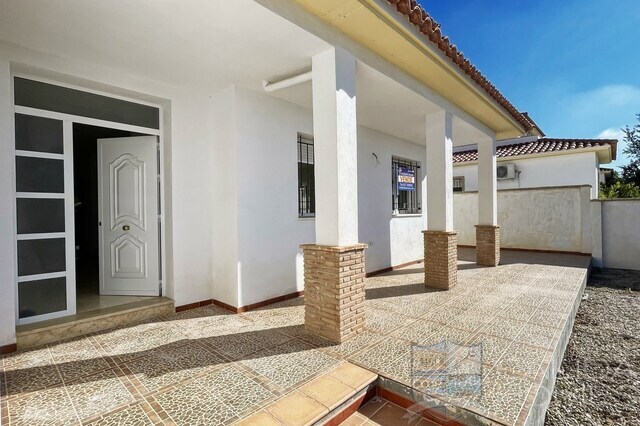 Villa Bonita: Resale Villa for Sale in Oria, Almería