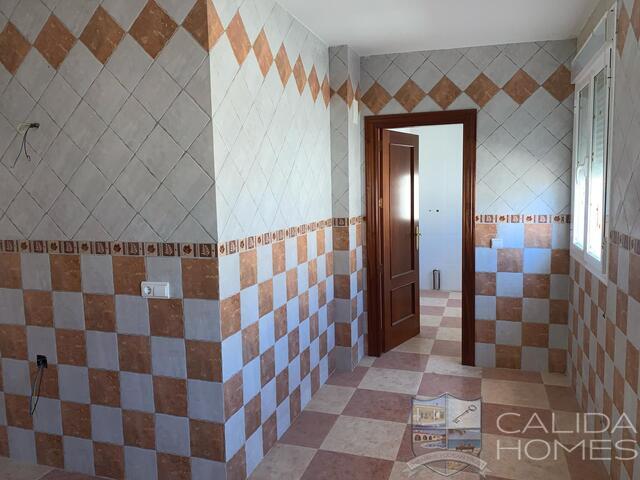 Villa Bonita: Resale Villa for Sale in Oria, Almería