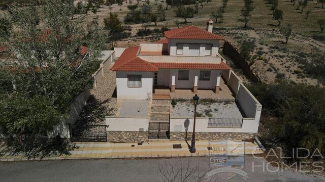 Villa Bonita: Resale Villa for Sale in Oria, Almería