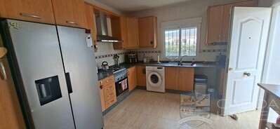 VILLA  BÚHO: Resale Villa in Los Higuerales, Almería