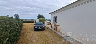 VILLA  BÚHO: Resale Villa in Los Higuerales, Almería
