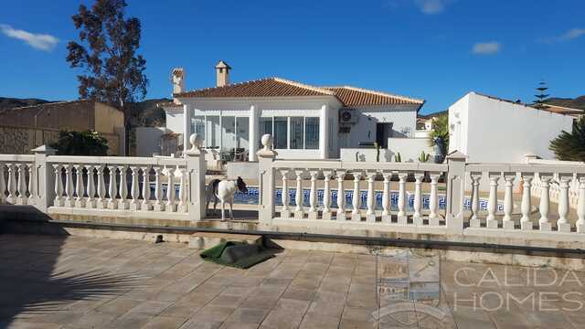 VILLA  BÚHO: Resale Villa for Sale in Los Higuerales, Almería