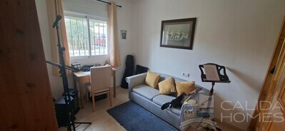 VILLA  BÚHO: Resale Villa in Los Higuerales, Almería