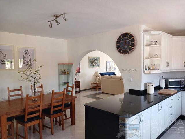 Villa Los Morillos : Resale Villa for Sale in Albox, Almería
