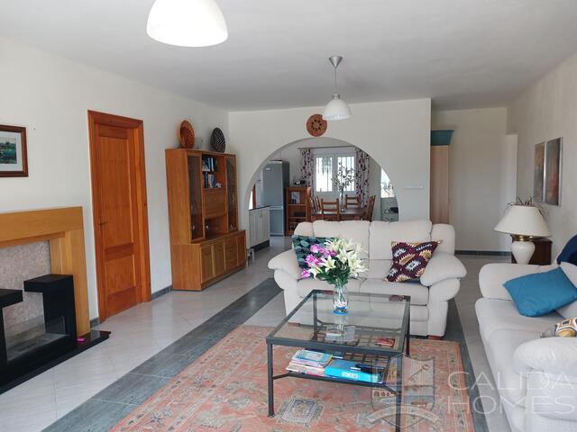 Villa Los Morillos : Resale Villa for Sale in Albox, Almería