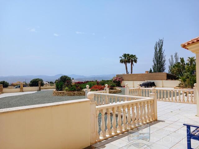 Villa Los Morillos : Resale Villa for Sale in Albox, Almería