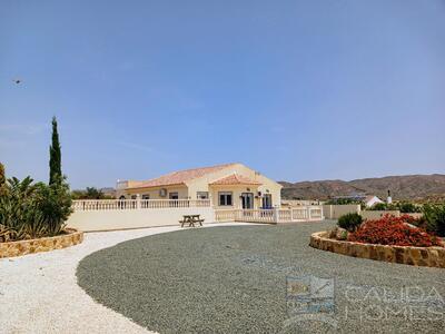 Villa Los Morillos : Resale Villa in Albox, Almería