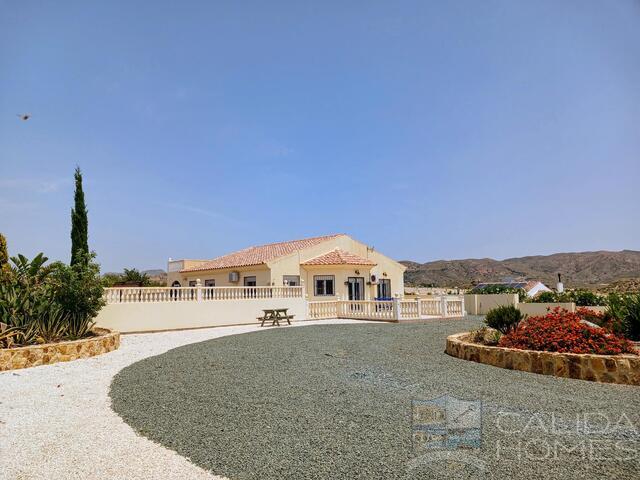 Villa Los Morillos : Resale Villa for Sale in Albox, Almería