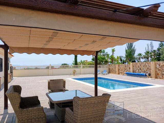 Villa Los Morillos : Resale Villa for Sale in Albox, Almería