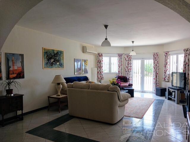 Villa Los Morillos : Resale Villa for Sale in Albox, Almería