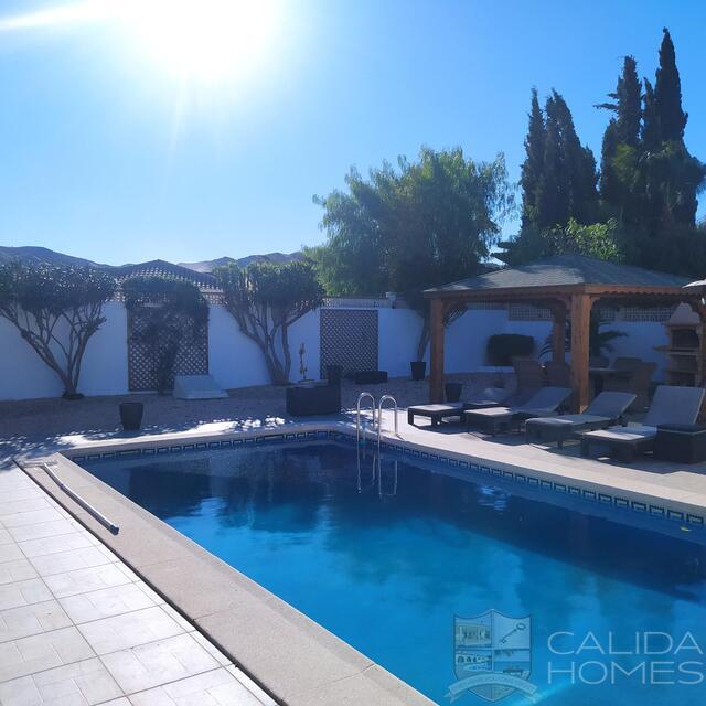 Villa Calma: Resale Villa for Sale in Arboleas, Almería