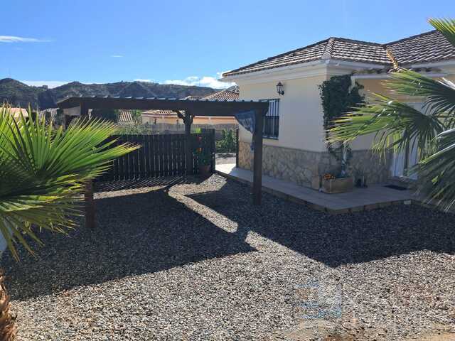 Villa Cameo: Resale Villa for Sale in Arboleas, Almería