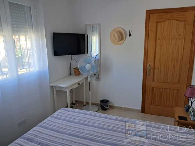 Villa Cameo: Resale Villa for Sale in Arboleas, Almería