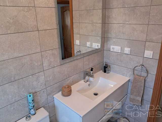 Villa Cameo: Resale Villa for Sale in Arboleas, Almería