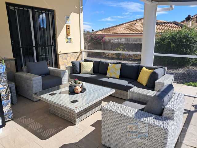 Villa Cameo: Resale Villa for Sale in Arboleas, Almería