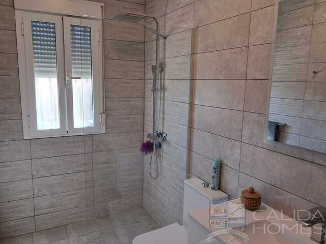 Villa Cameo: Resale Villa for Sale in Arboleas, Almería