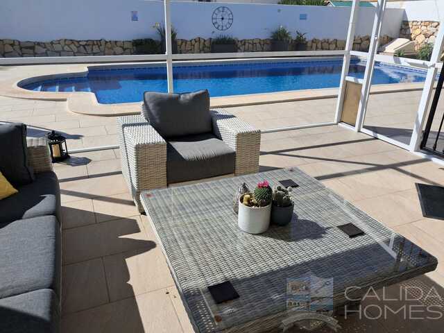 Villa Cameo: Resale Villa for Sale in Arboleas, Almería