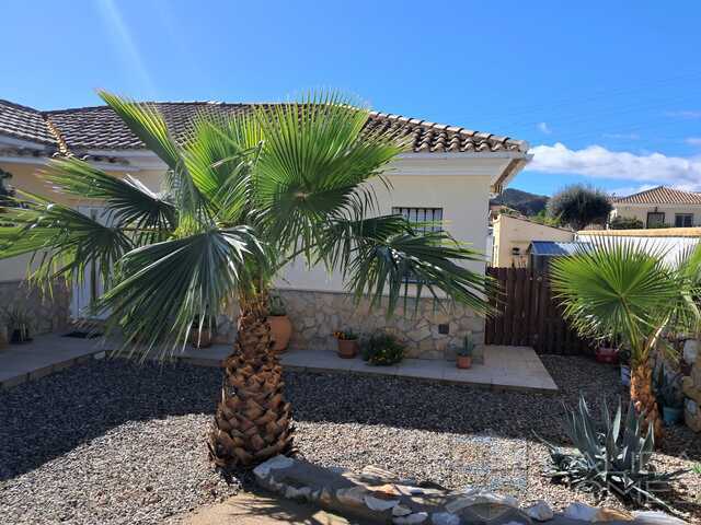 Villa Cameo: Resale Villa for Sale in Arboleas, Almería
