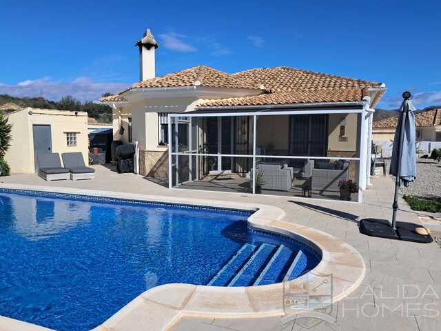 Villa Cameo: Resale Villa for Sale in Arboleas, Almería