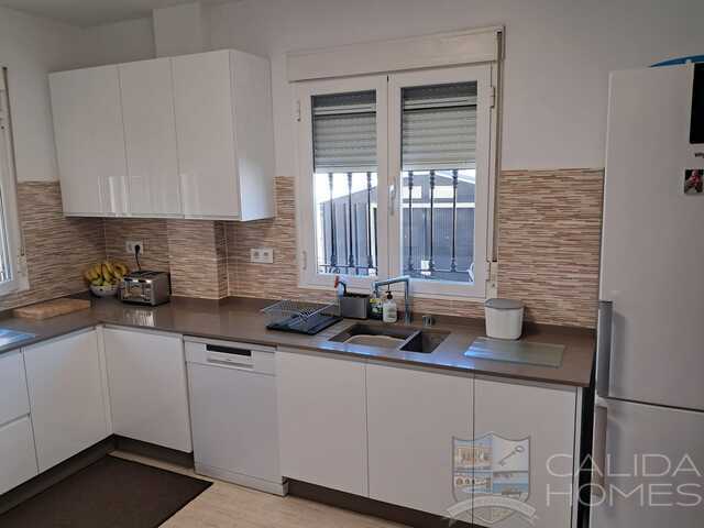 Villa Cameo: Resale Villa for Sale in Arboleas, Almería