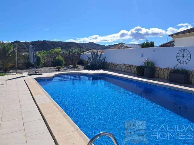 Villa Cameo: Resale Villa for Sale in Arboleas, Almería