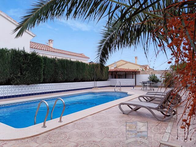 Villa Candela: Resale Villa for Sale in Arboleas, Almería