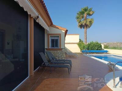 Villa Cariad: Resale Villa in Arboleas, Almería