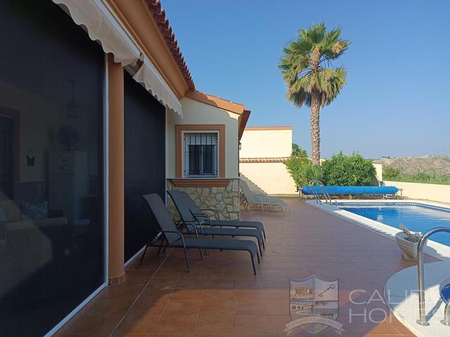 Villa Cariad: Resale Villa for Sale in Arboleas, Almería