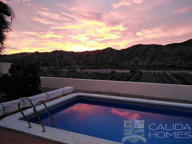 Villa Cariad: Resale Villa for Sale in Arboleas, Almería