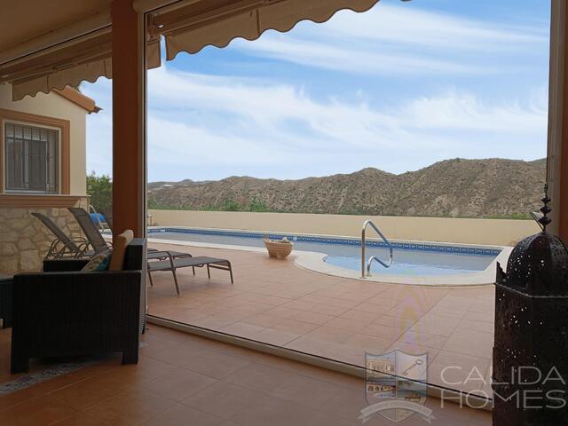 Villa Cariad: Resale Villa for Sale in Arboleas, Almería