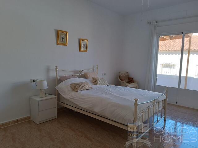 Villa Cassia: Resale Villa for Sale in Arboleas, Almería