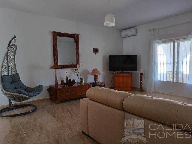 Villa Cassia: Resale Villa for Sale in Arboleas, Almería