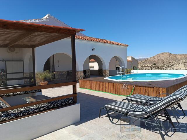 Villa Cassia: Resale Villa for Sale in Arboleas, Almería