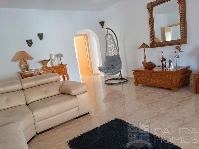 Villa Cassia: Resale Villa for Sale in Arboleas, Almería