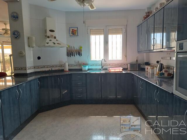 Villa Cereza: Resale Villa for Sale in Arboleas, Almería