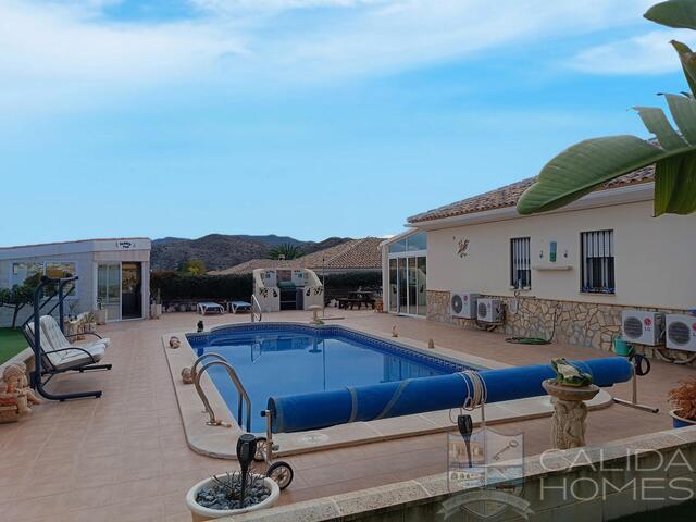 Villa Cereza: Resale Villa for Sale in Arboleas, Almería