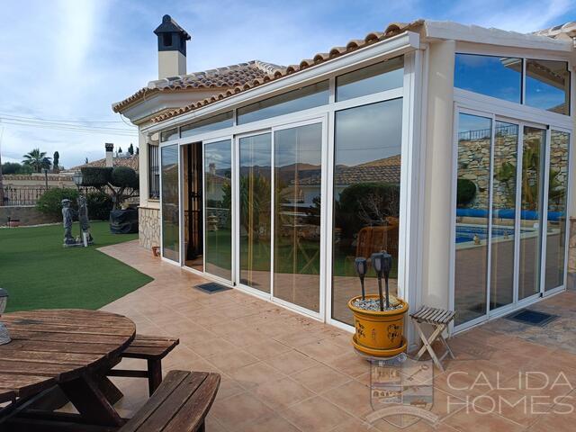 Villa Cereza: Resale Villa for Sale in Arboleas, Almería