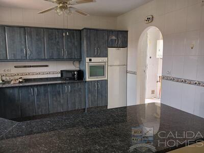 Villa Cerezaa: Resale Villa in Arboleas, Almería