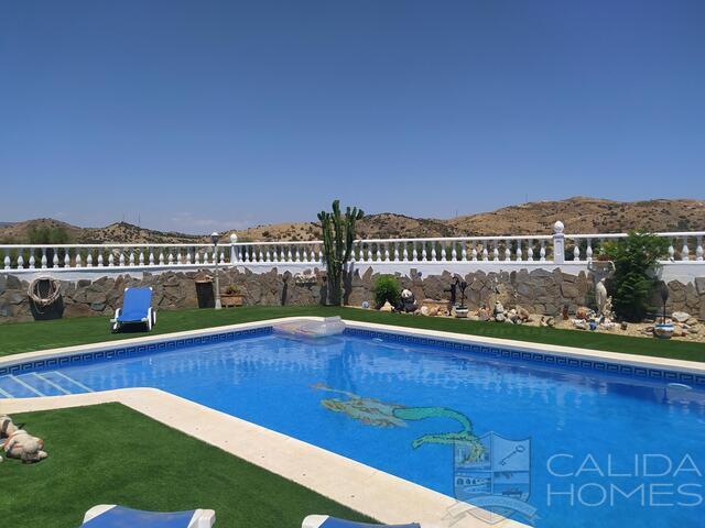 Villa Fern: Resale Villa for Sale in Arboleas, Almería