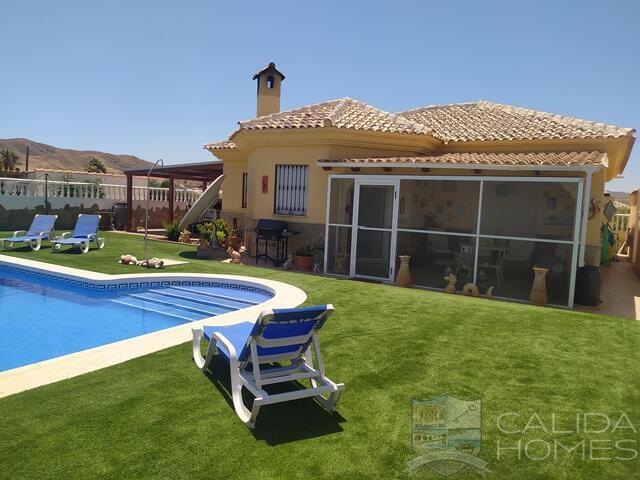 Villa Fern: Resale Villa for Sale in Arboleas, Almería